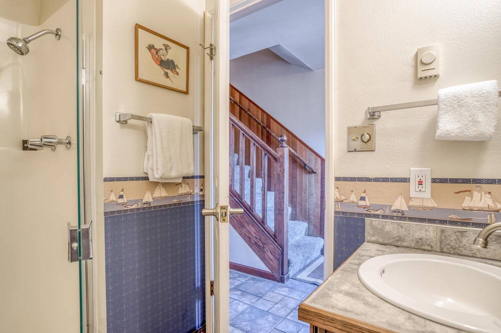 Photo of Bathroom in Neskowin