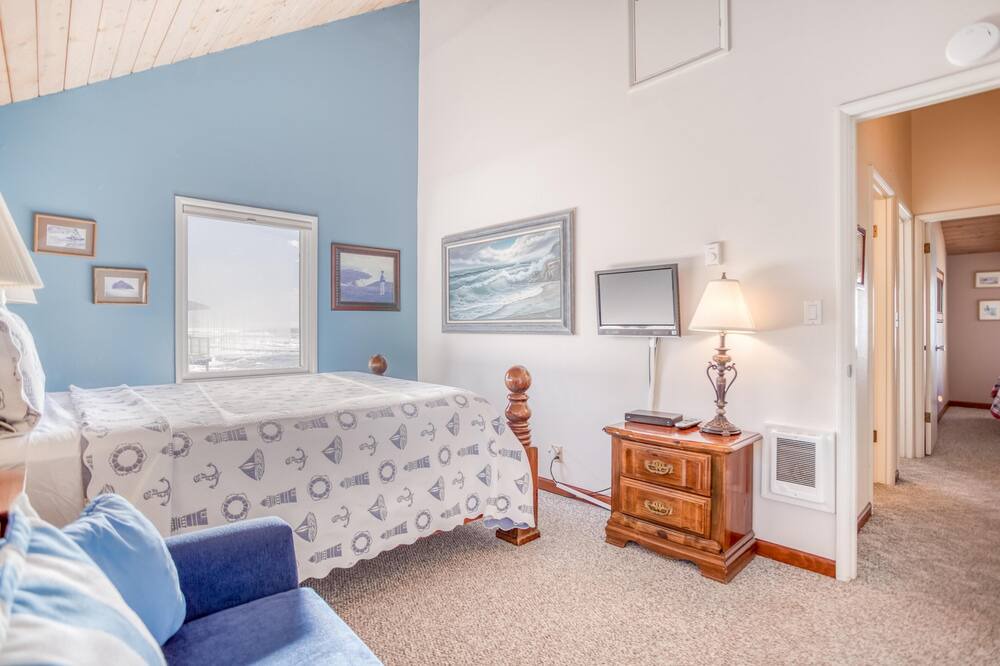 Photo of Bedroom in Neskowin