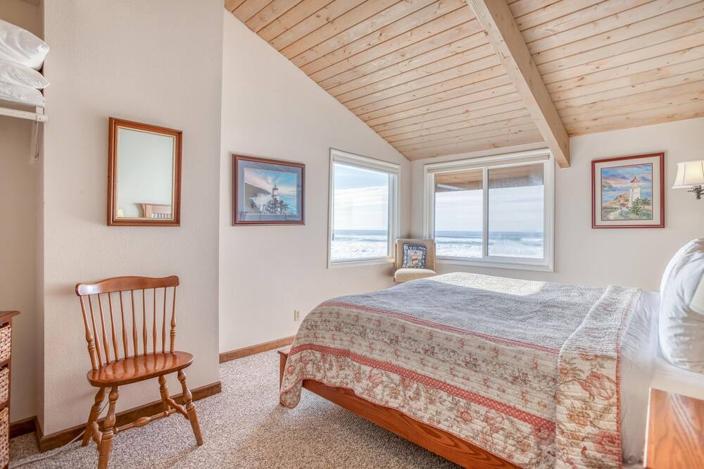 Photo of Bedroom in Neskowin