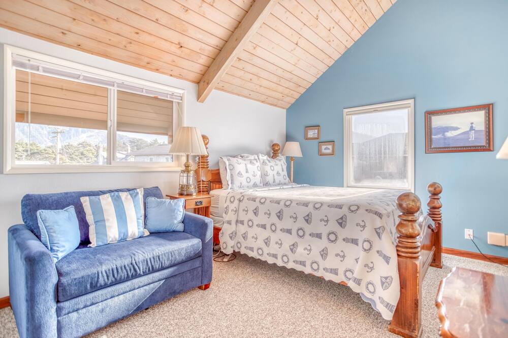Photo of Bedroom in Neskowin