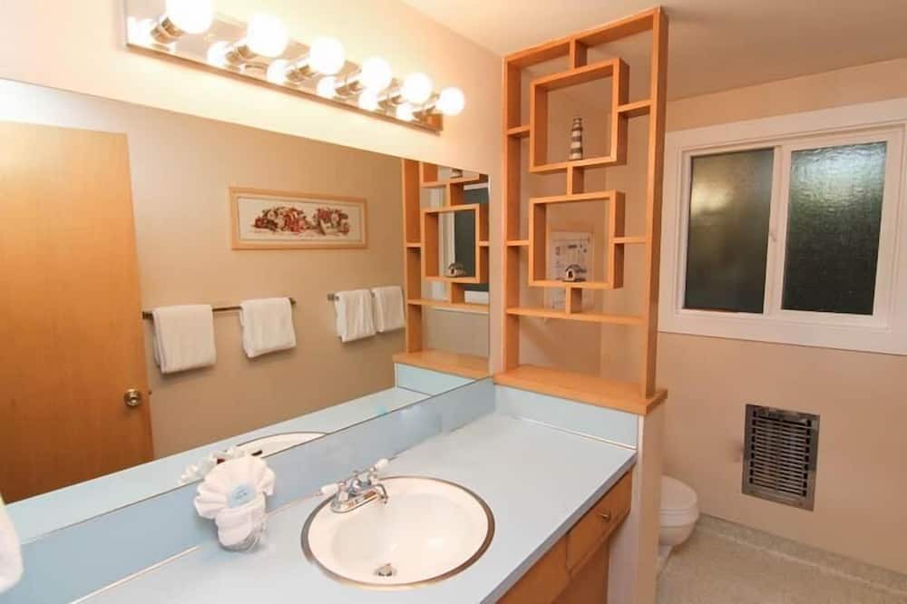 Photo of Bathroom in Roads End