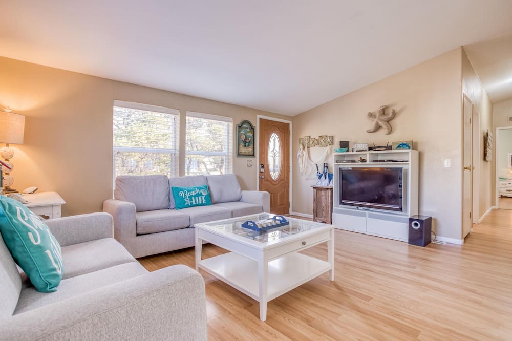 Photo of Livingroom in Bayshore