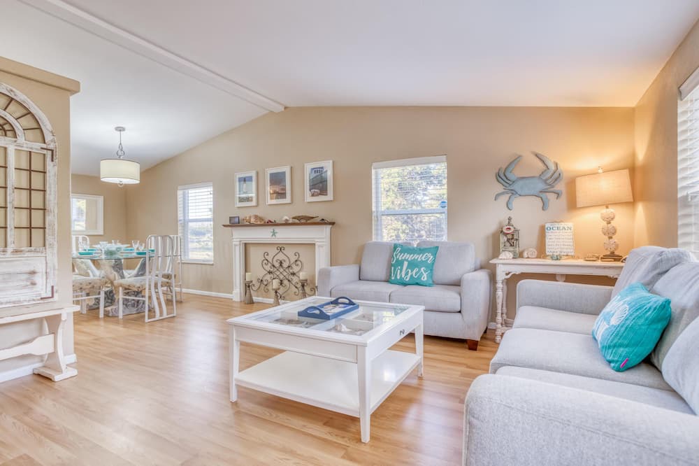 Photo of Livingroom in Bayshore