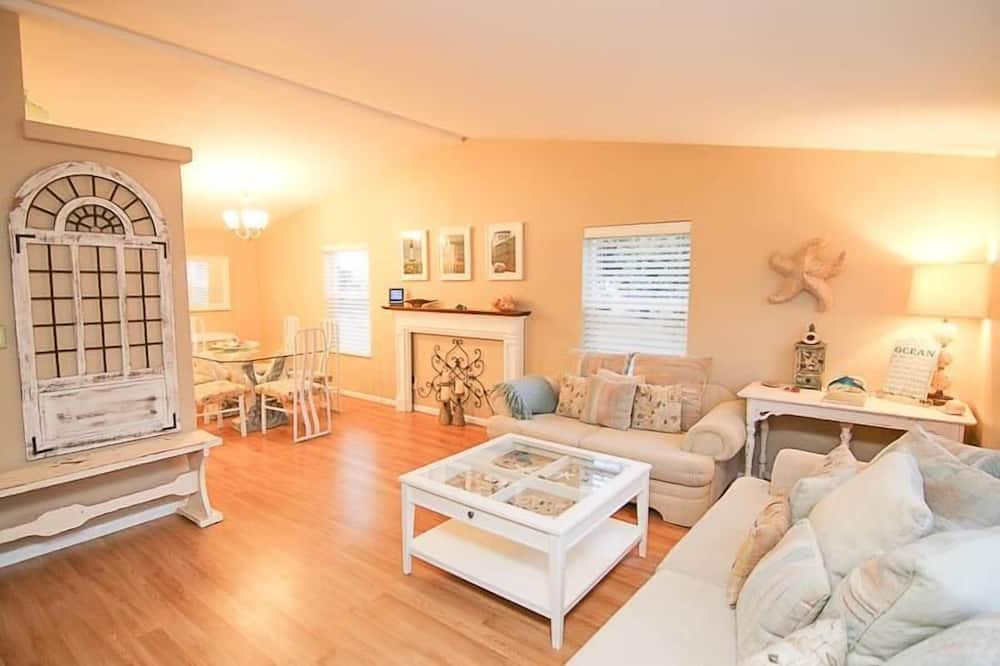Photo of Livingroom in Bayshore
