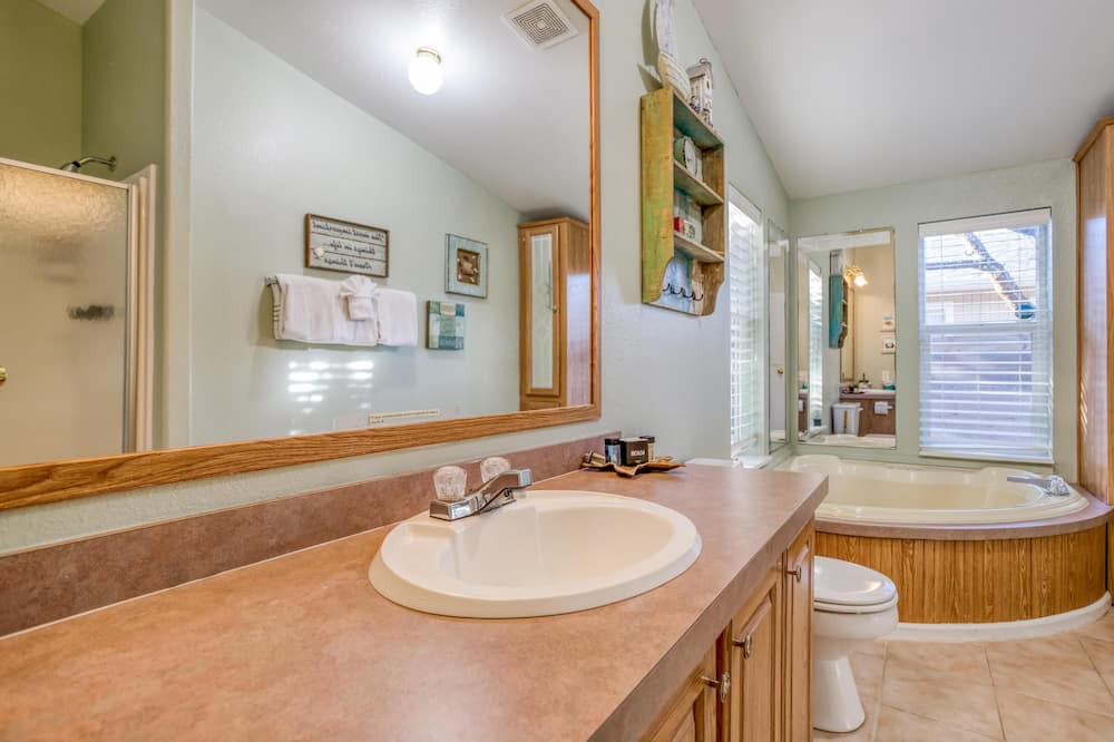 Photo of Bathroom in Bayshore