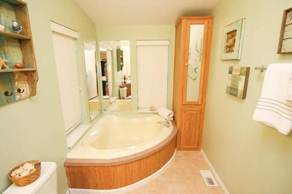 Photo of Bathroom in Bayshore