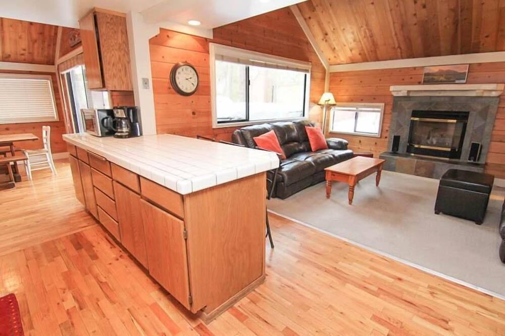 Photo of Livingroom in Overlook Park