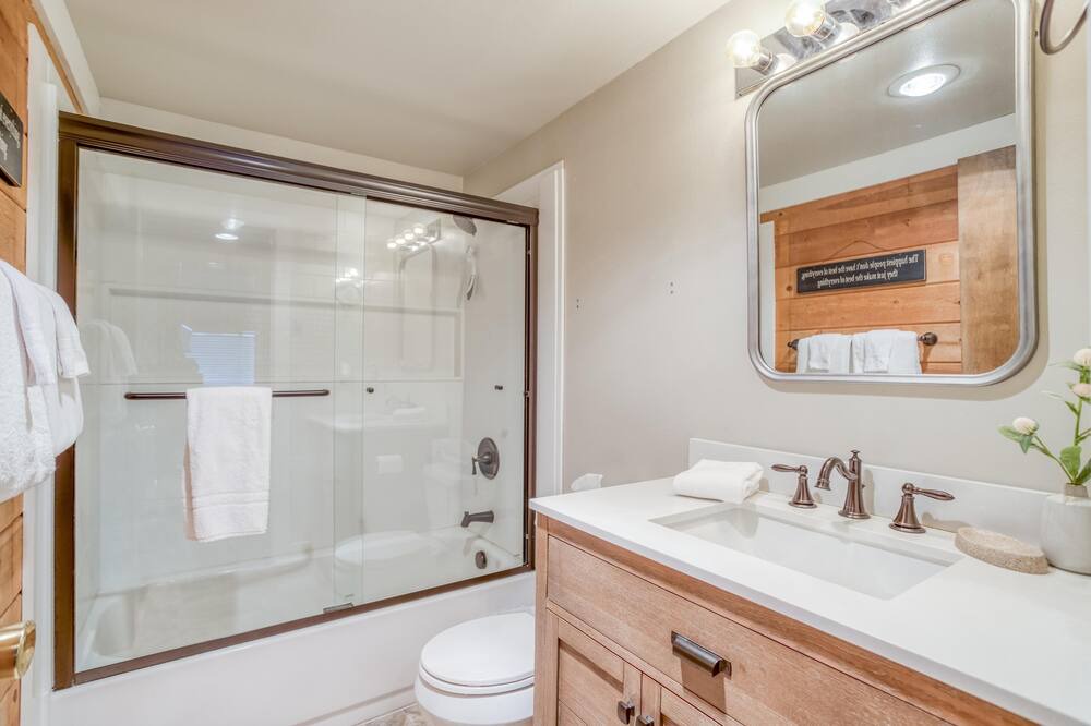 Photo of Bathroom in Overlook Park