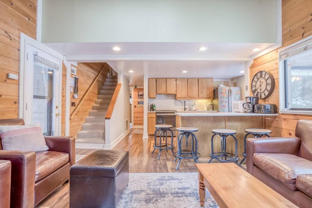 Photo of Livingroom in Overlook Park