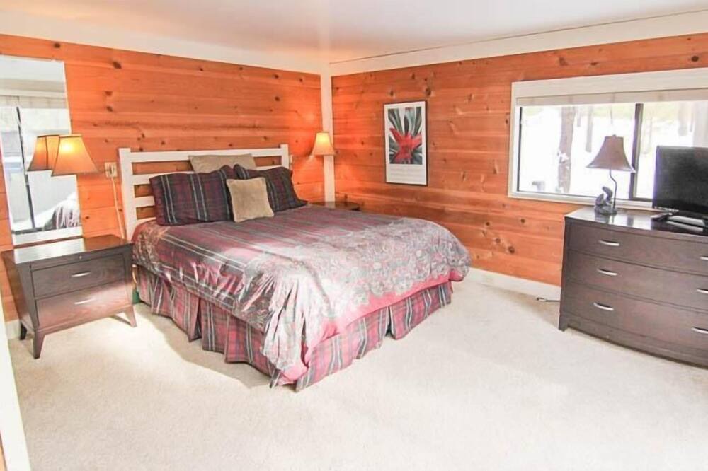 Photo of Bedroom in Overlook Park