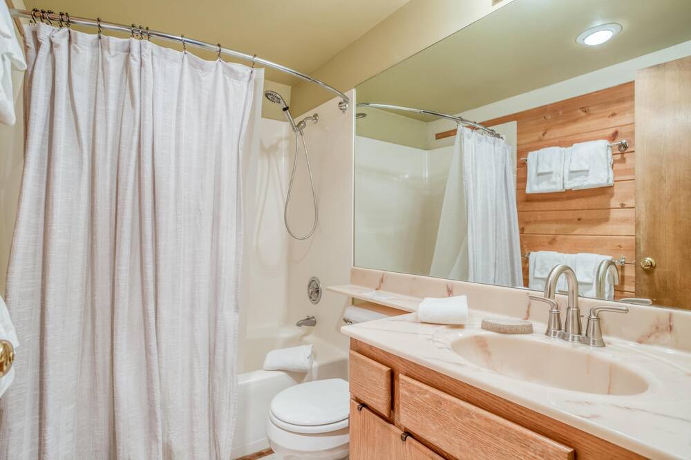 Photo of Bathroom in Overlook Park