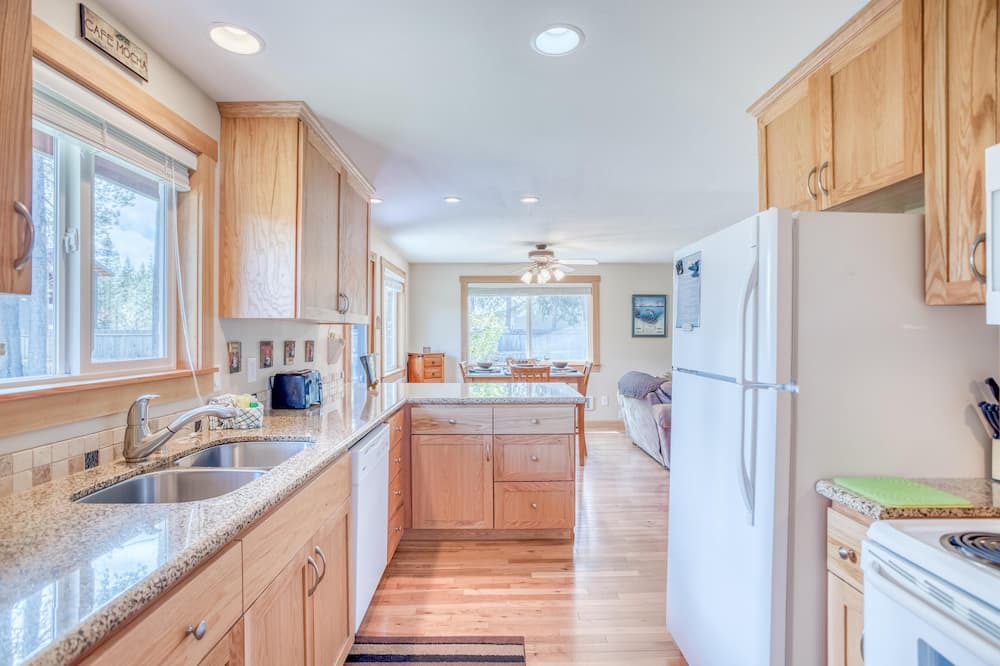 Photo of Kitchen in Oregon Water Wonderland