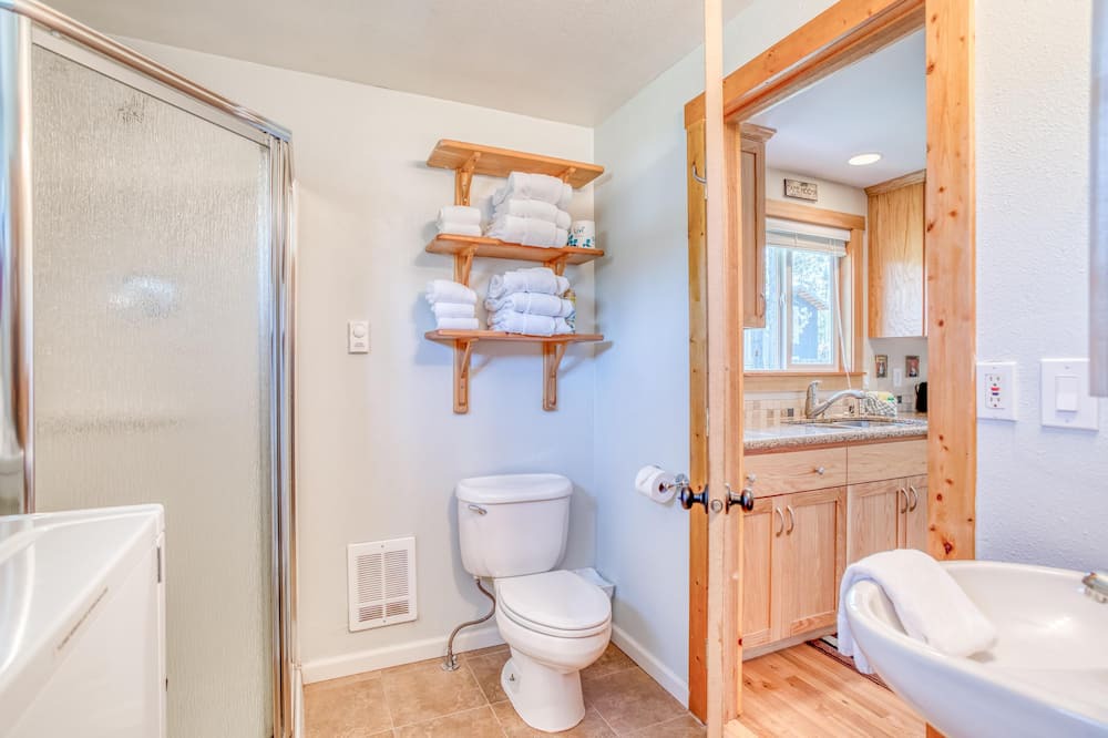 Photo of Bathroom in Oregon Water Wonderland