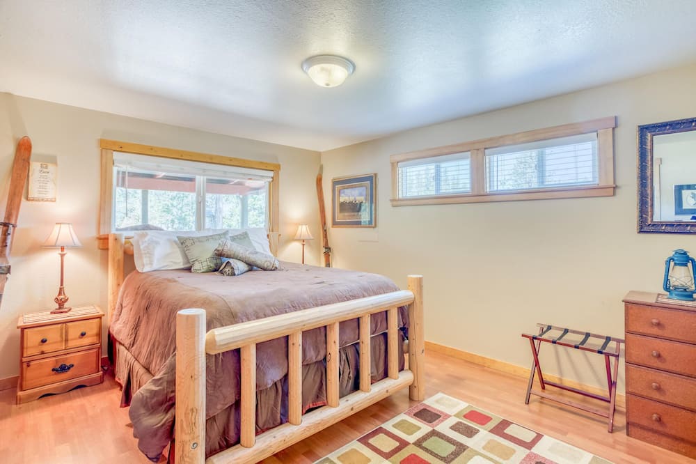 Photo of Bedroom in Oregon Water Wonderland