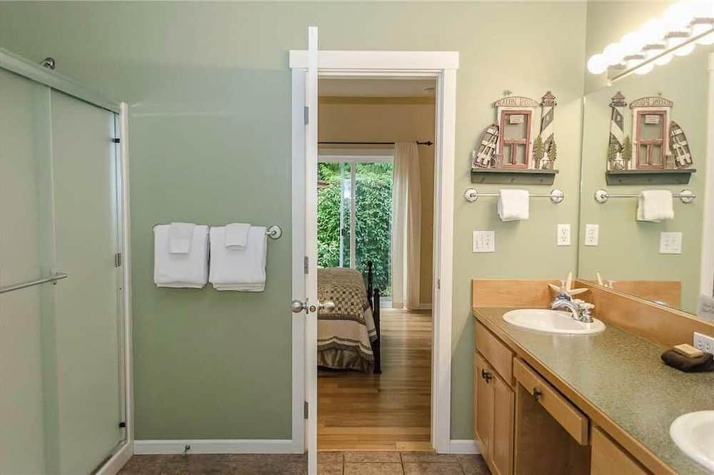Photo of Bathroom in Lincoln Beach
