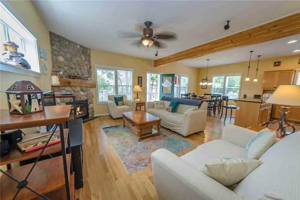 Photo of Livingroom in Lincoln Beach