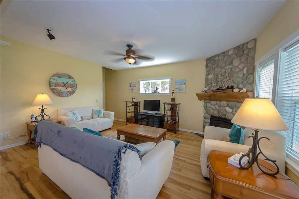 Photo of Livingroom in Lincoln Beach