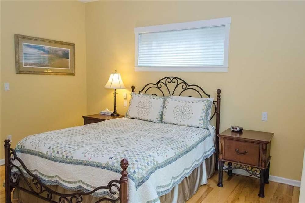 Photo of Bedroom in Lincoln Beach