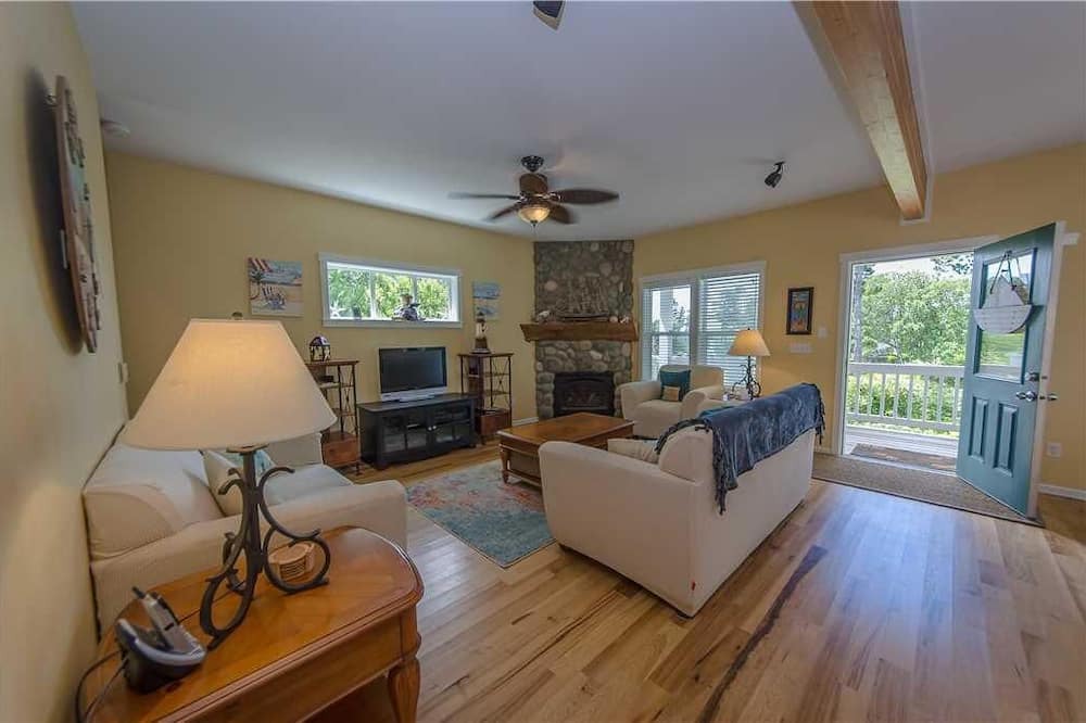 Photo of Livingroom in Lincoln Beach
