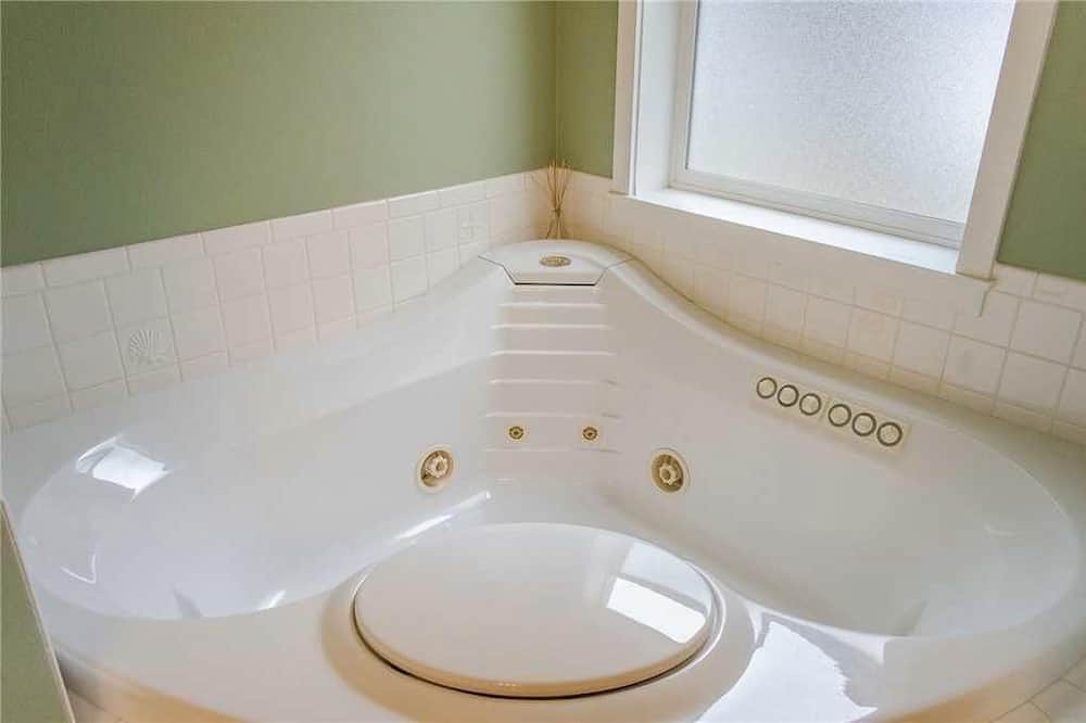 Photo of Bathroom in Lincoln Beach