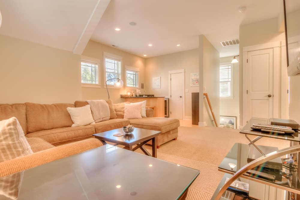 Photo of Livingroom in Olivia Beach