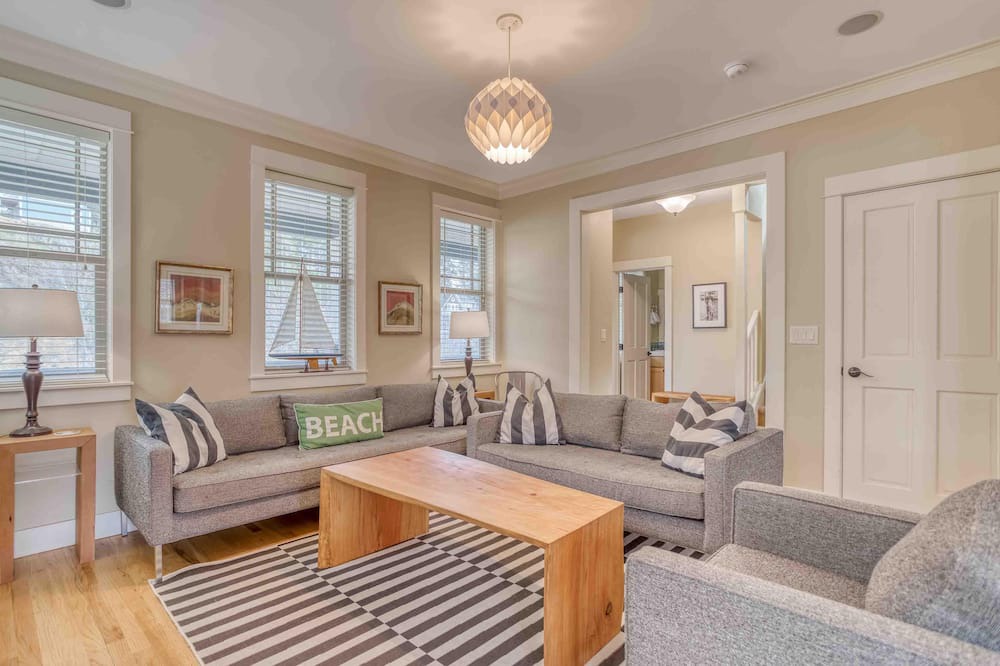 Photo of Livingroom in Olivia Beach