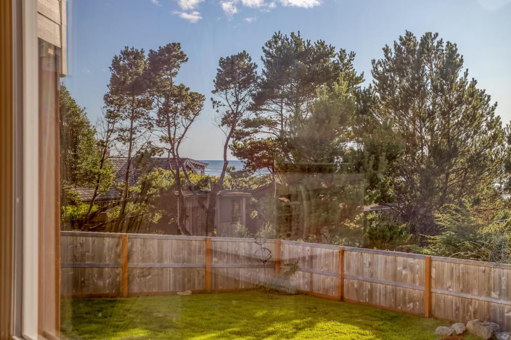 Photo of Patio Balcony in Neahkahnie Beach
