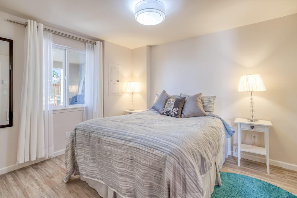 Photo of Bedroom in Neahkahnie Beach