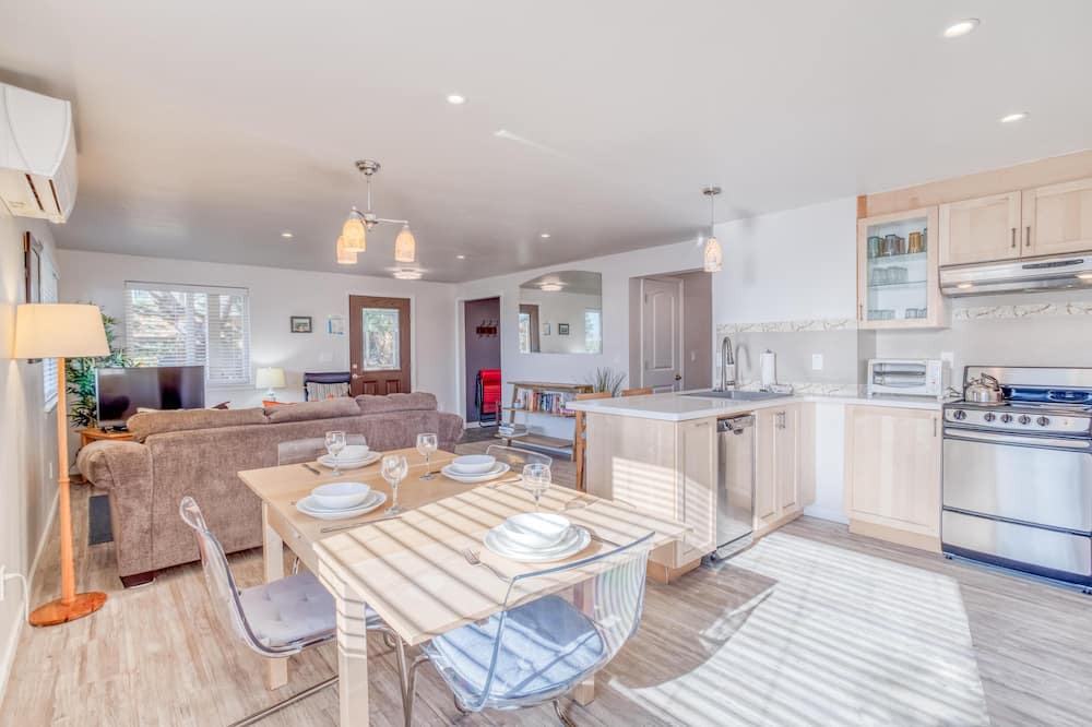 Photo of Bedroom in Neahkahnie Beach