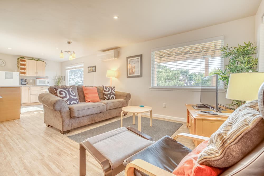 Photo of Livingroom in Neahkahnie Beach