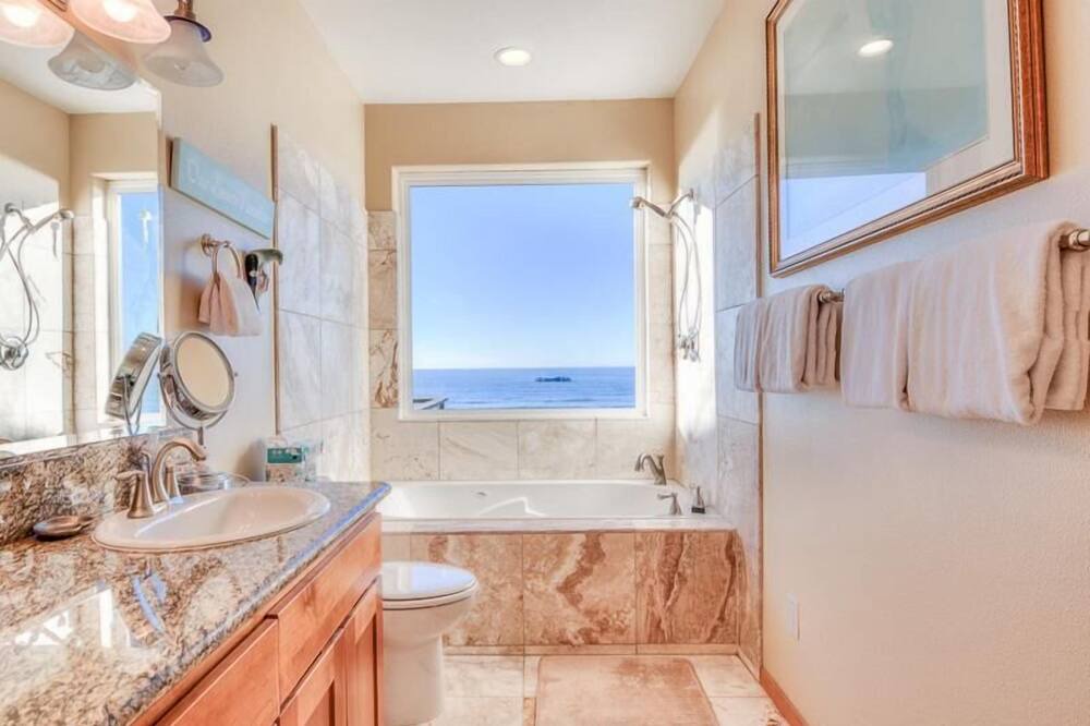 Photo of Bathroom in Seal Rock