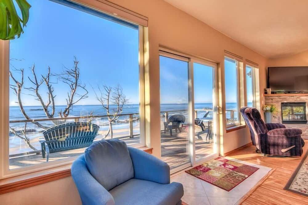 Photo of Livingroom in Seal Rock