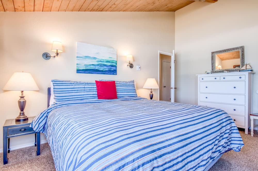 Photo of Bedroom in Neskowin