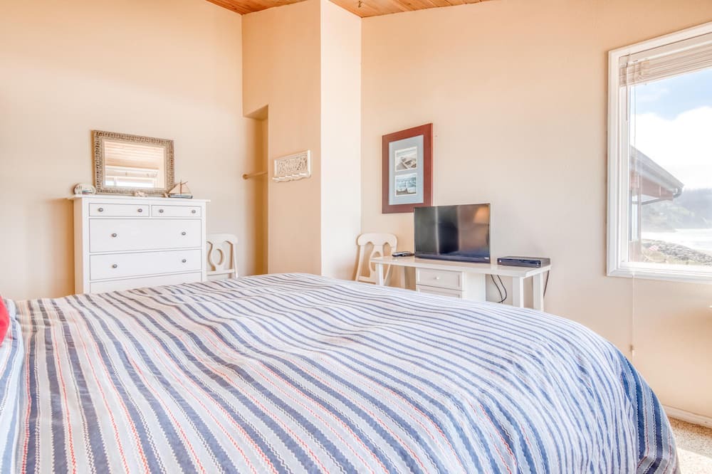 Photo of Bedroom in Neskowin