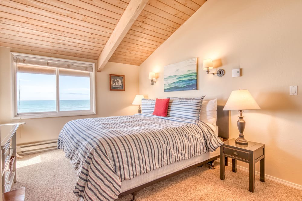 Photo of Bedroom in Neskowin