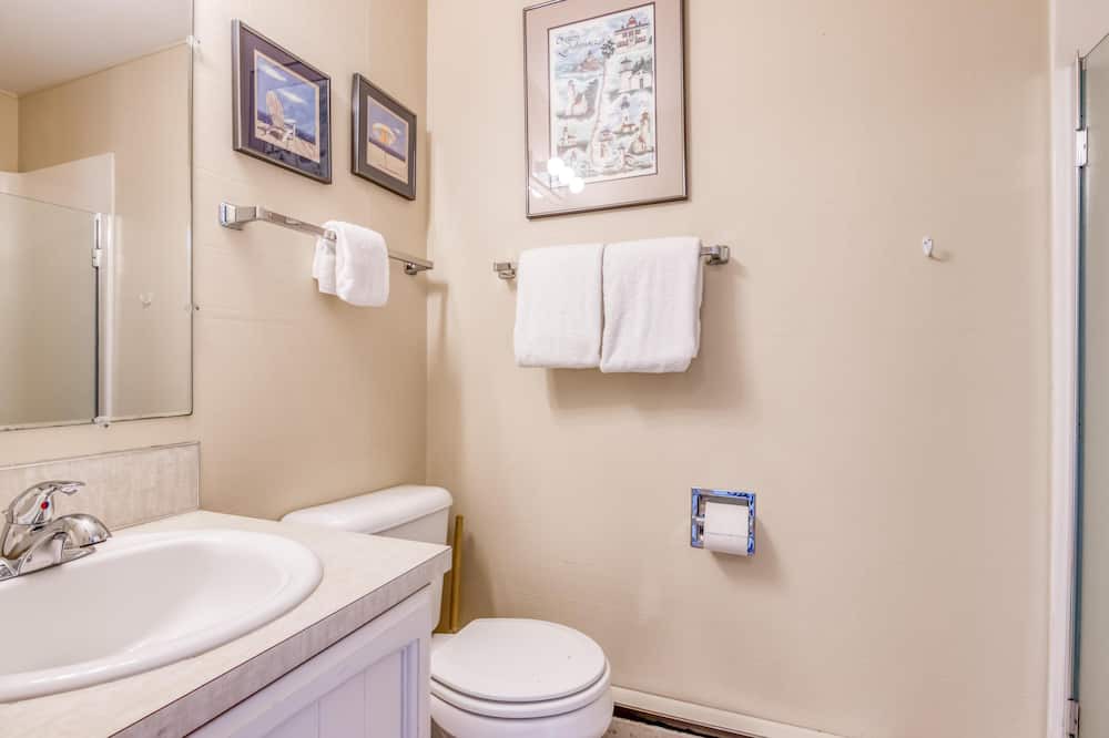 Photo of Bathroom in Neskowin