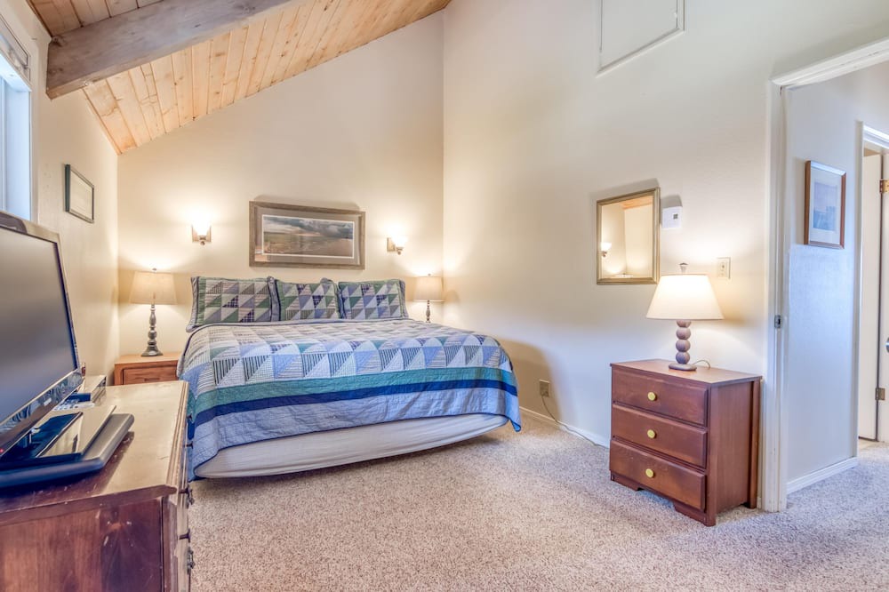 Photo of Bedroom in Neskowin