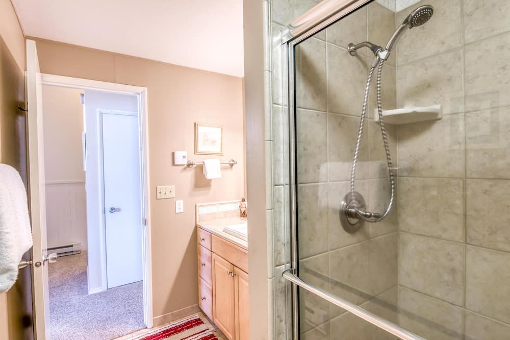 Photo of Bathroom in Neskowin