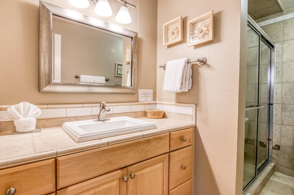 Photo of Bathroom in Neskowin