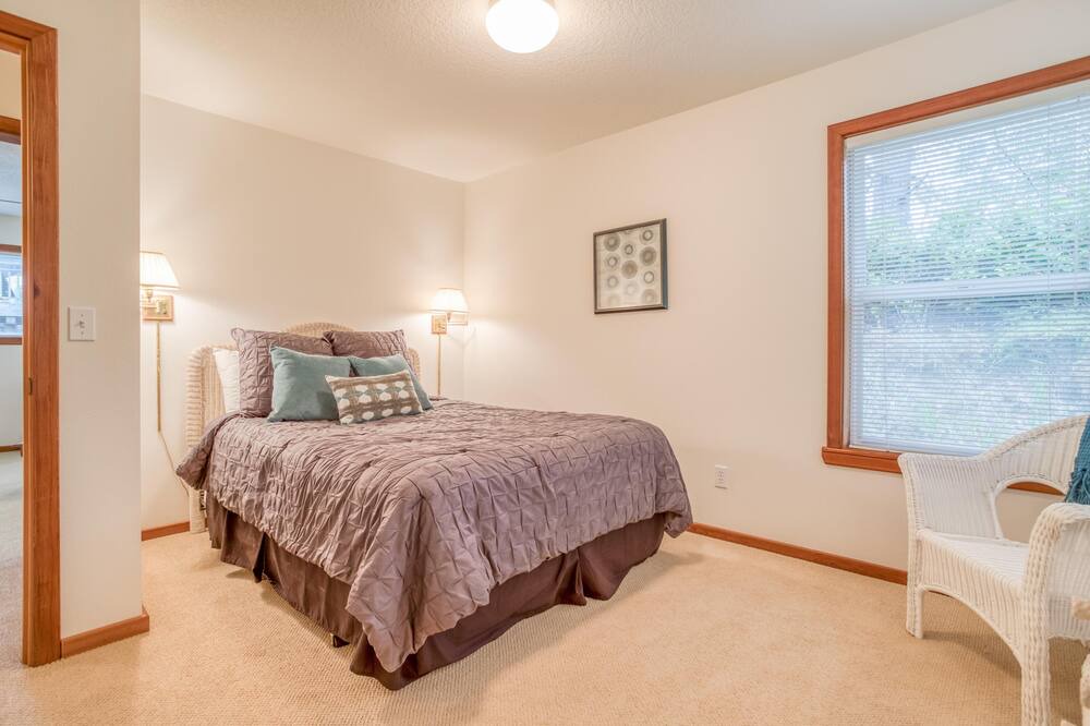Photo of Bedroom in Manzanita