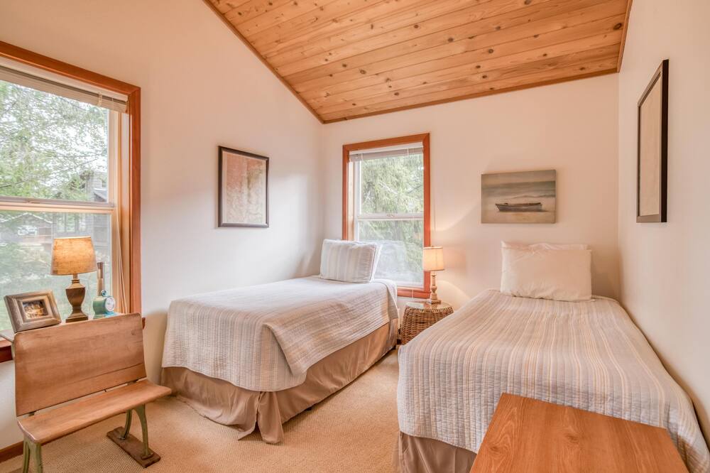 Photo of Bedroom in Manzanita