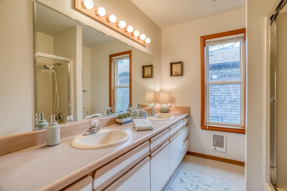 Photo of Bathroom in Manzanita