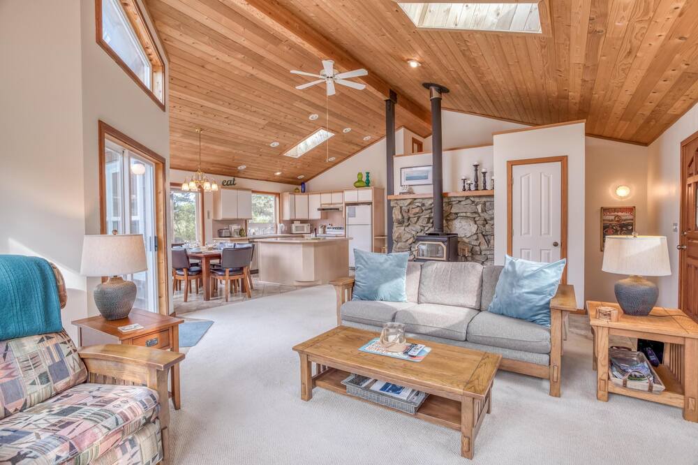 Photo of Livingroom in Manzanita