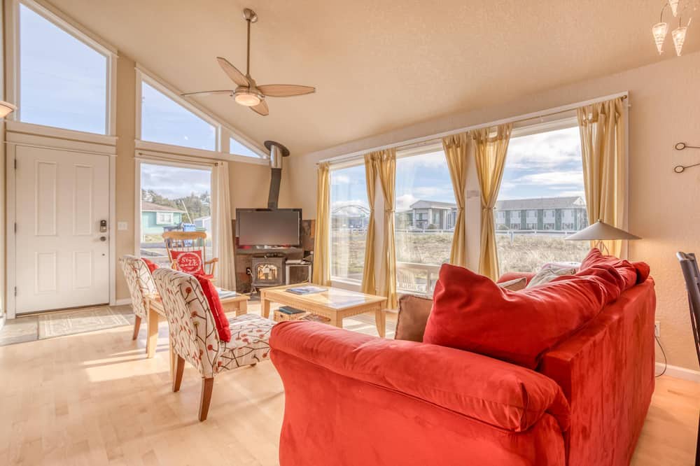 Photo of Livingroom in Bayshore