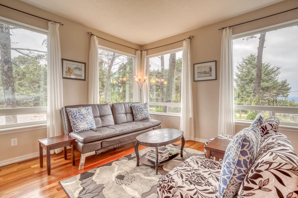 Photo of Livingroom in Agate Beach