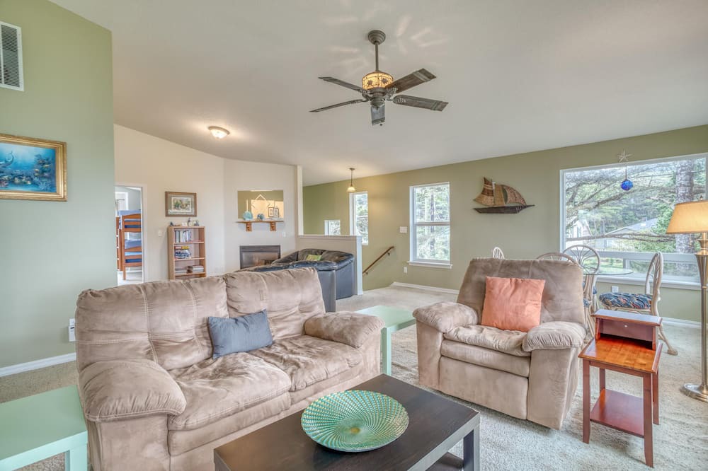 Photo of Livingroom in Agate Beach