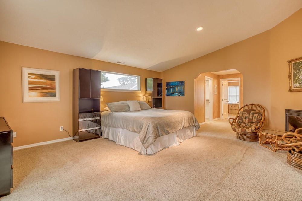 Photo of Bedroom in Agate Beach