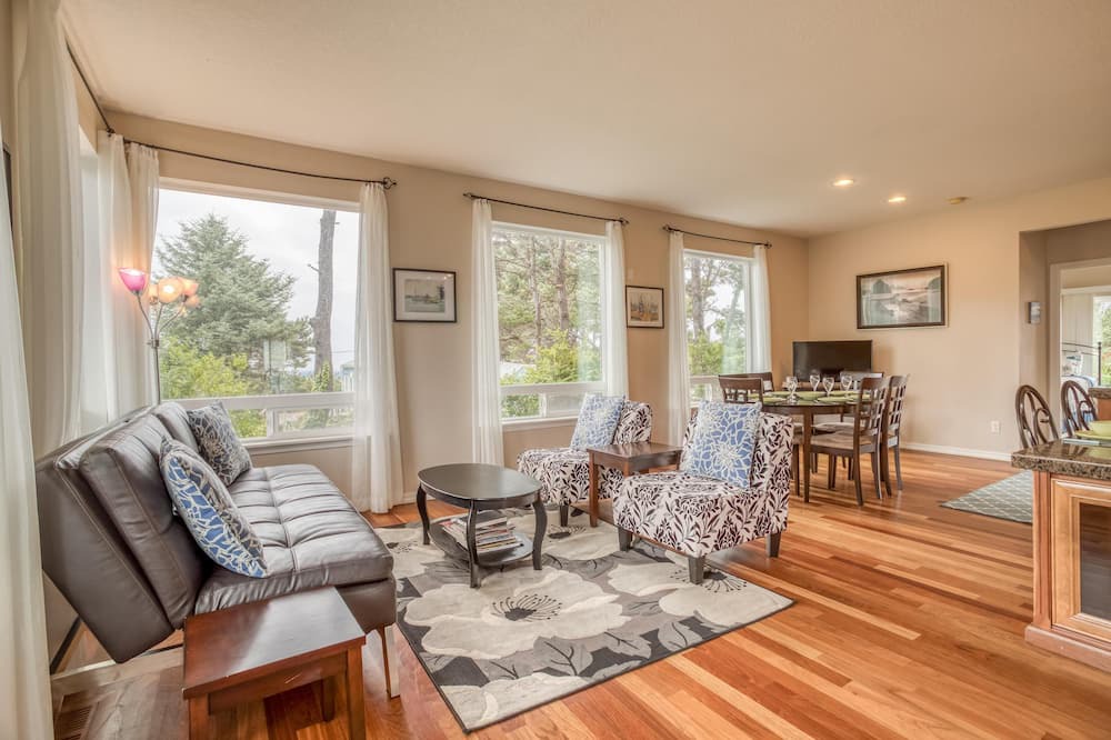 Photo of Livingroom in Agate Beach