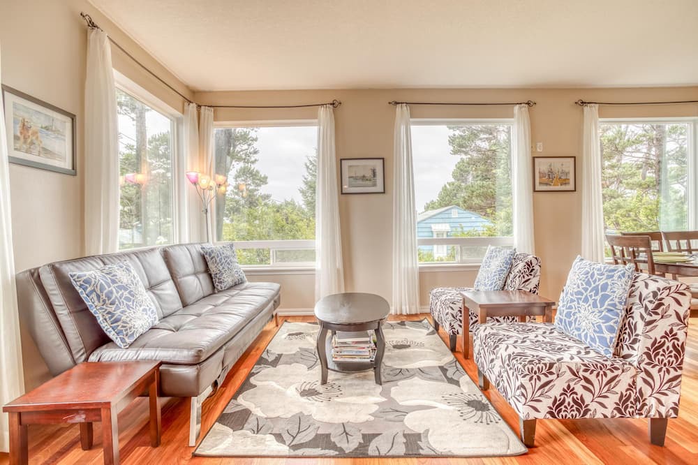 Photo of Livingroom in Agate Beach