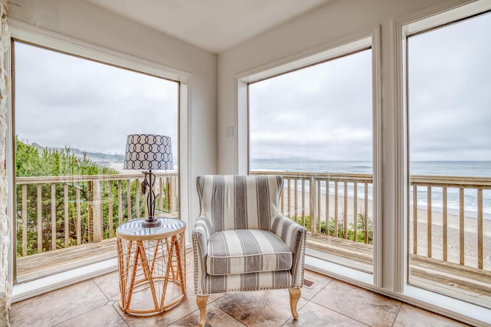 Photo of Patio Balcony in Lincoln Beach